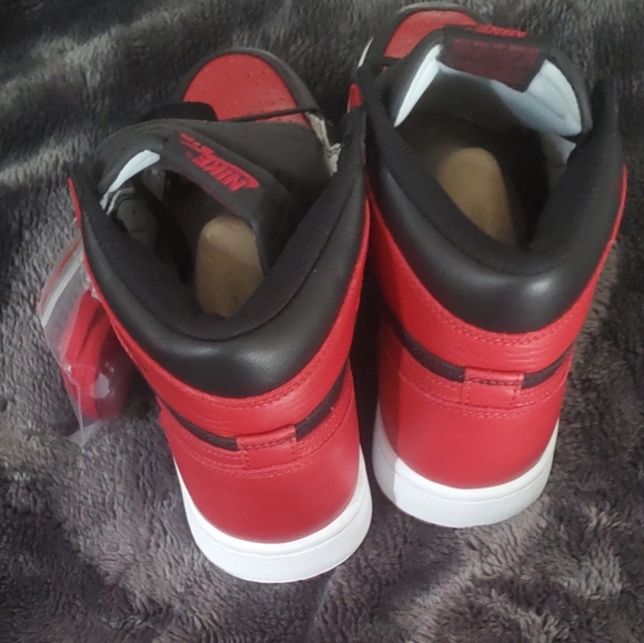 AJ1s - Picture 2 of 6